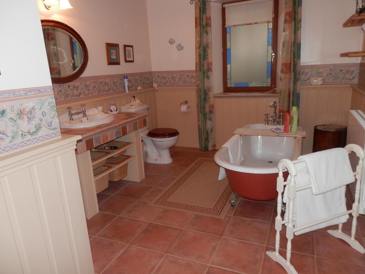 Maison De Laura Salsigne Room photo